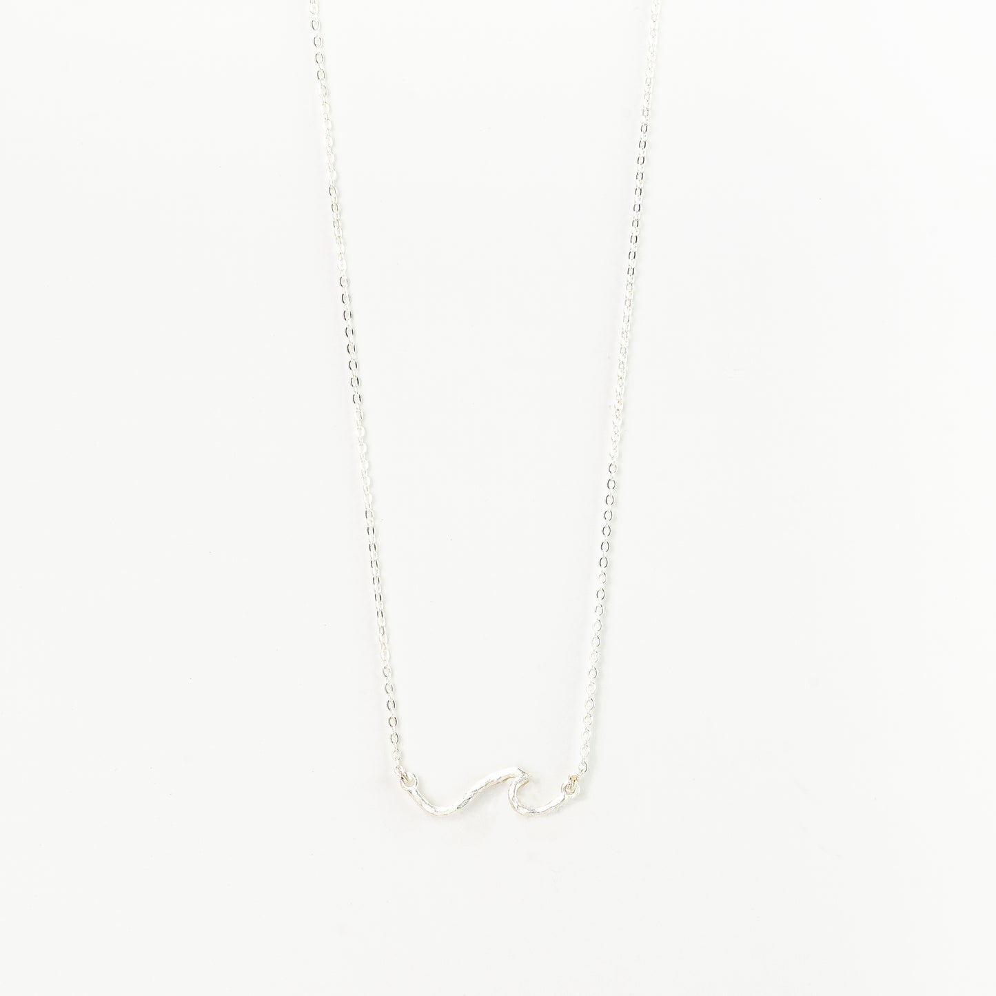 Asri Hammered Wave Necklace